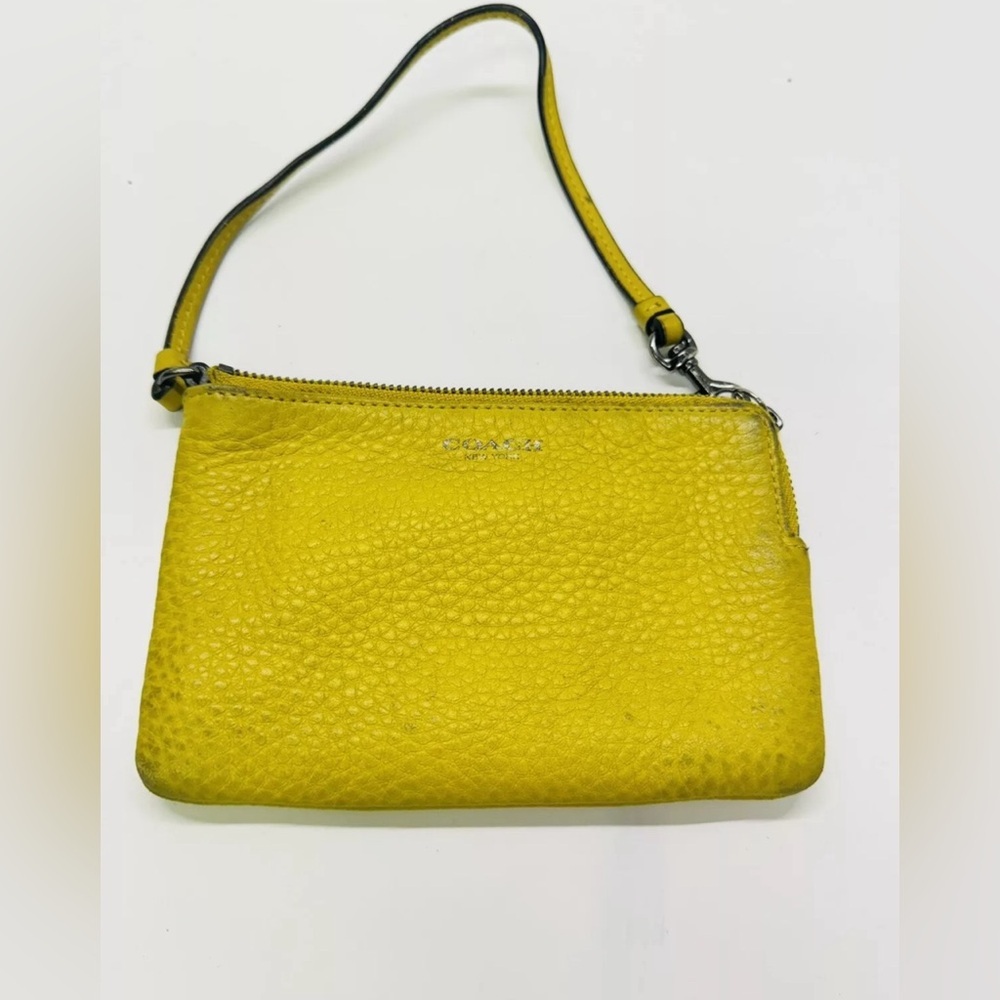 Coach Wristlet Bag Pebble Leather Yellow ( F64709)